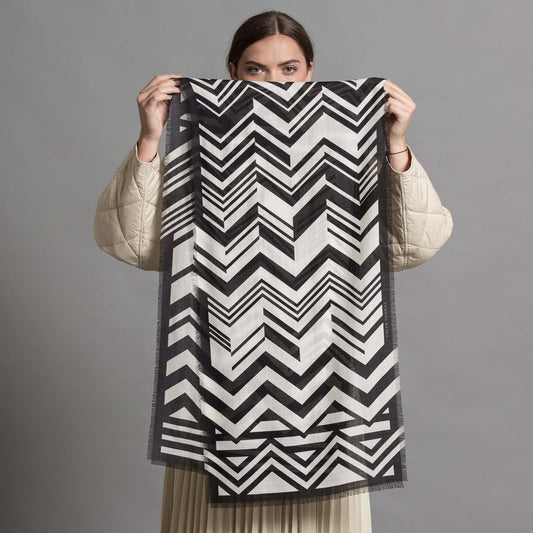 ZIG A ZAG WOOL SILK LONG SCARF BLACK WHITE - GREEN THOMAS